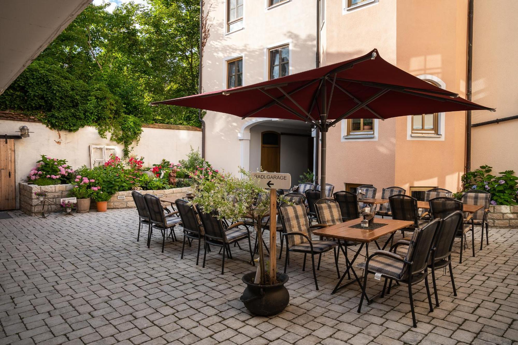 Zum Dallmayr Hotel Garni Berching Extérieur photo